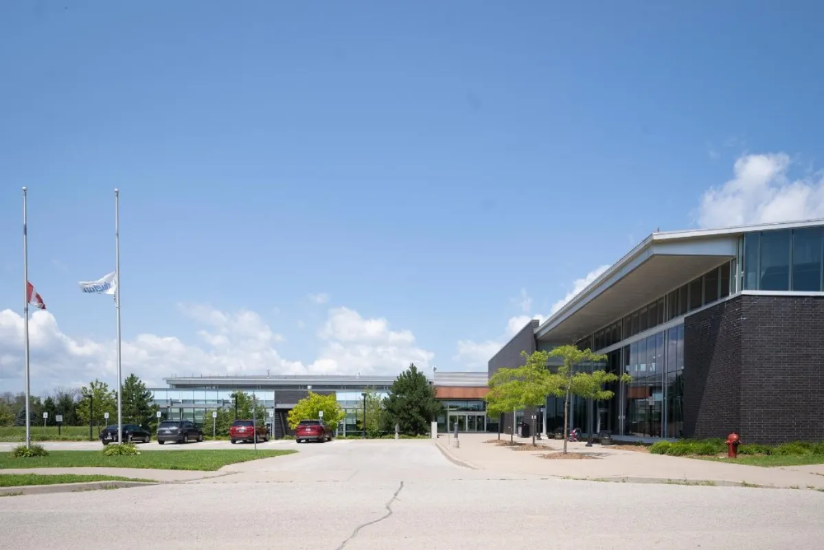 Serene at Belmont - Neighbourhood waterfront